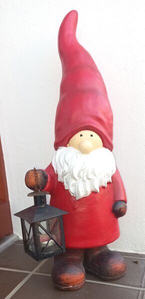 Datei:Wichtel oder Weihnachtsmann?.jpg