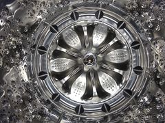 Die besonders designte Waschtrommel aus Edelstahl sorgt durch einen 3D-Effekt, dass die Wäsche besonders effektiv eingeweicht und durchspült wird.