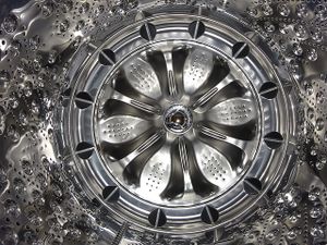 Die besonders designte Waschtrommel aus Edelstahl sorgt durch einen 3D-Effekt, dass die Wäsche besonders effektiv eingeweicht und durchspült wird.