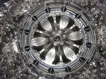 Die besonders designte Waschtrommel aus Edelstahl sorgt durch einen 3D-Effekt, dass die Wäsche besonders effektiv eingeweicht und durchspült wird.
