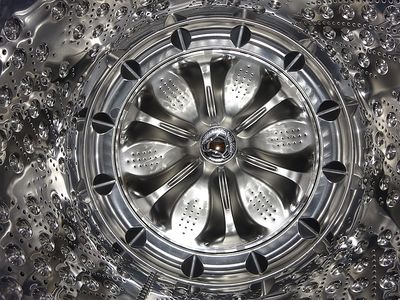 Die besonders designte Waschtrommel aus Edelstahl sorgt durch einen 3D-Effekt, dass die Wäsche besonders effektiv eingeweicht und durchspült wird.