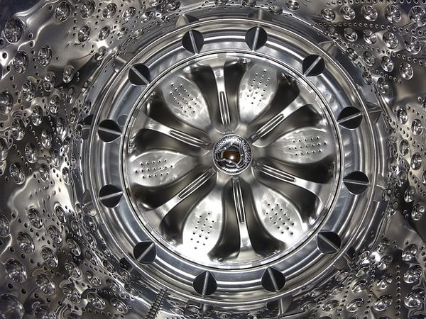 Die besonders designte Waschtrommel aus Edelstahl sorgt durch einen 3D-Effekt, dass die Wäsche besonders effektiv eingeweicht und durchspült wird.