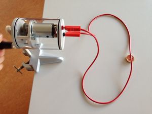 Magnetfeld Stromkabel Motor.jpg