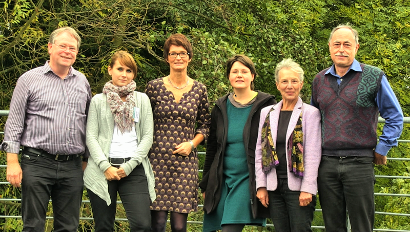 Datei:ZUM-Vorstand mit Ehrenvorsitzender 2012.png