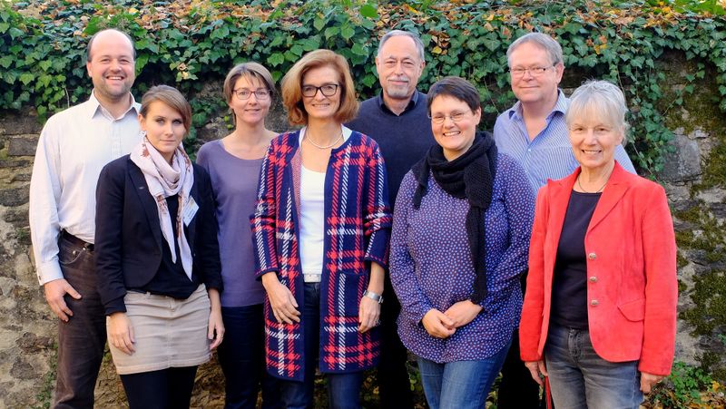 Datei:ZUM-Vorstand 2015 - mit Ehrenvorsitzender Ausschnitt.JPG